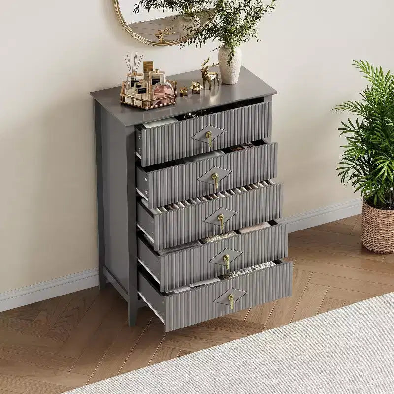 Commode cannelée, Organiseur moderne avec tiroirs profonds