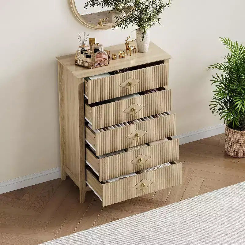 Commode cannelée, Organiseur moderne avec tiroirs profonds