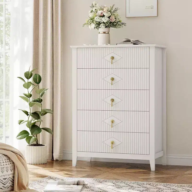 Commode cannelée, Organiseur moderne avec tiroirs profonds